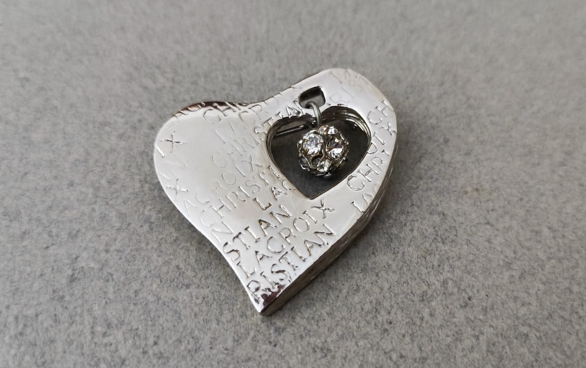 Christian Lacroix ビンテージ ブローチ シルバー ブラック CHRISTIAN LACROIX ~ Authentic Vintage Silver Plated Heart