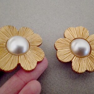 YVES SAINT LAURENT Authentic Vintage Gorgeous Massive Gold Plated Flower Clip-On Earrings Faux Mother Of Pearl Bead image 5
