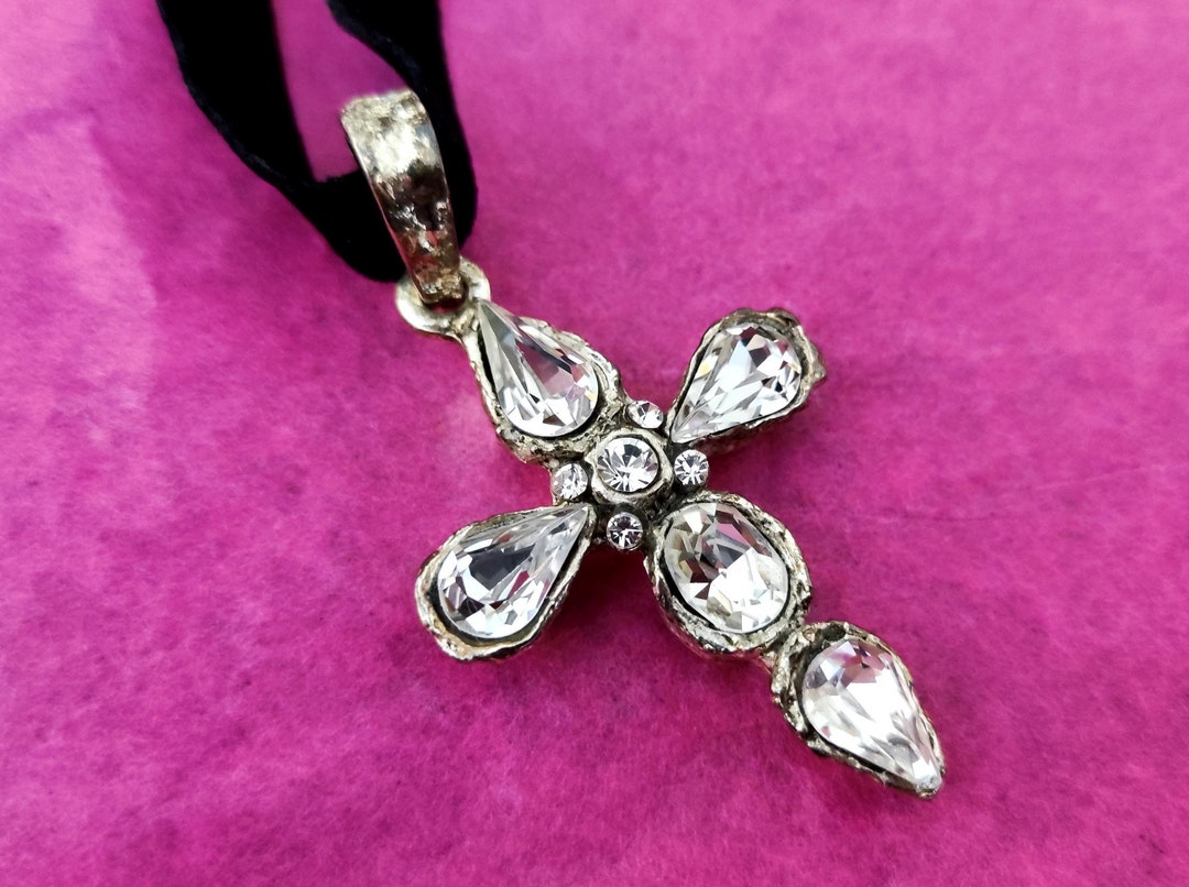 CHRISTIAN LACROIX Authentic Vintage Silver Plated Metal Cross Pendant Necklace Rhinestones