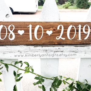 Save the date wood sign / Small engagement date sign / Personalized wedding date sign / Date sign with hearts / Engagement photo sign