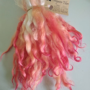 curly wavy wool locks, hot pink and coral, white faced dartmoor, hand processed & dyed, ethically farmed 14g(1/2oz) 28g(1oz) felting, doll