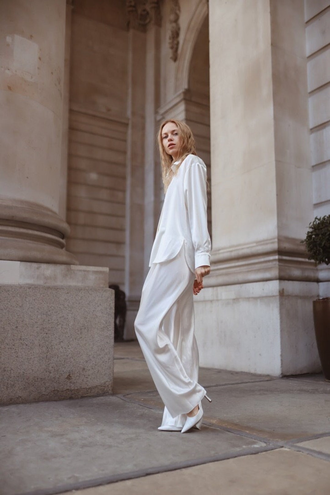 【SOFT SEOUL】 GLOSSY SATIN PANTS [WHITE] GLOSSY SATIN PANTS [WHITE] - 소프트서울