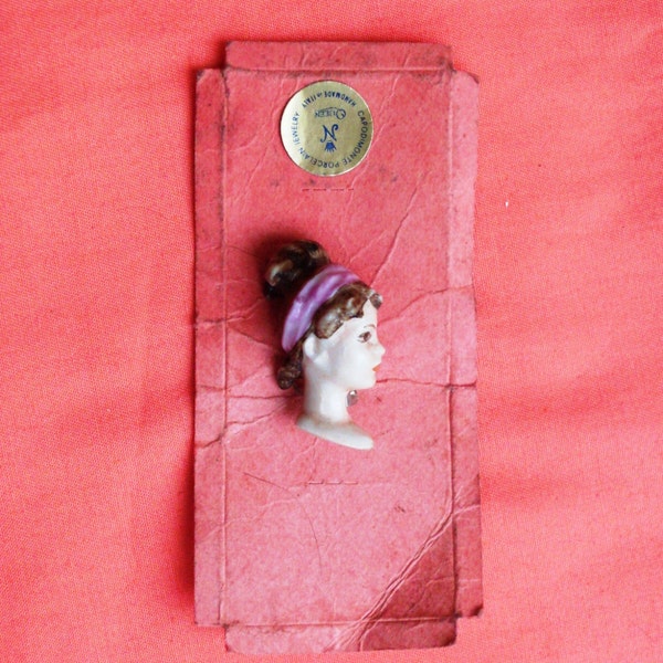 reserved Sabina Capodimonte,  brooch painted, brooch decorations, brooch face of woman, brooch woman, brooch ITALY1940, Vintage Shop