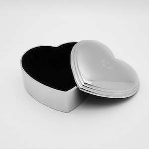 Personalized jewelry box - Engraved heart jewelry box - Engraved with name or monogram