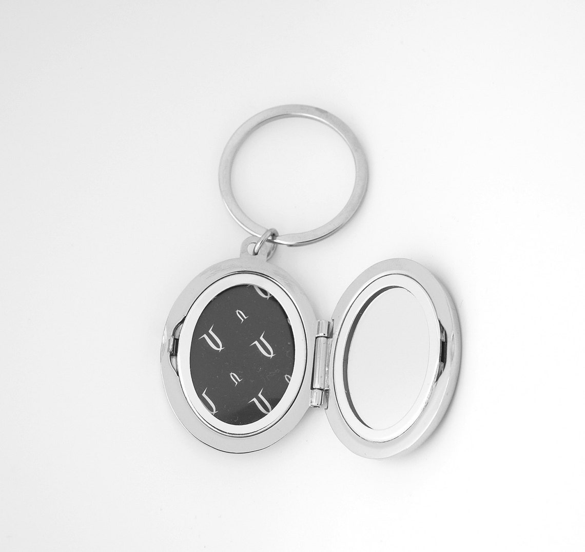 Personalized Oval Keychain With Photo Frame Engraved Key Ring Etsy