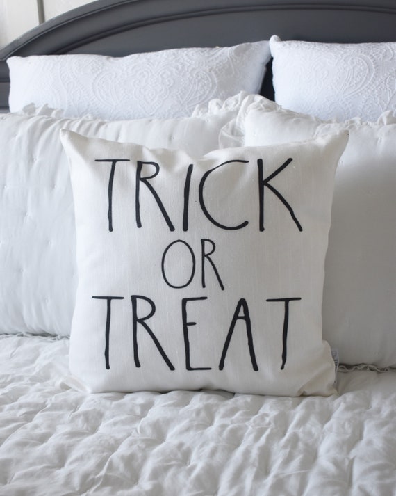 Halloween Pillow Cover, trick or treat Pillow Cover, Halloween Decor, Fall pillow