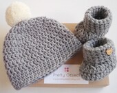 Grey crochet baby gift set New baby gift Newborn hat and shoe set Baby shower gift New baby photo prop Pom pom baby shoes Baby pom pom hat