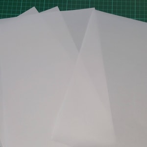 Carta da lucido naturale semi opaca Spenic da 67 g/m², 30 fogli A4, 210 mm x 297 mm.