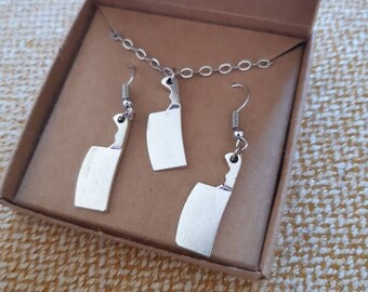 Cleaver necklace and earrings set in gift box