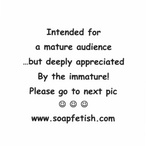 No Blonde Bimbo, jabón en forma de pene con un aroma cítrico a coco y lima.