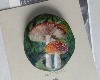 Hongos, piedra marina pintada a mano, roca de playa.