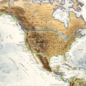 Puede incluir: Un mapa de estilo vintage de Am&eacute;rica del Norte con una combinaci&oacute;n de colores marr&oacute;n y beige. El mapa muestra los Estados Unidos, Canad&aacute;, M&eacute;xico y las islas circundantes. El mapa es detallado e incluye las principales ciudades, r&iacute;os y monta&ntilde;as.