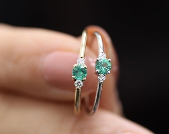 Emerald Ring Sapphire Round Diamond 3 Stones Simple Engagement Ring, Round Brillant Diamond,Wedding Gold Diamond Ring
