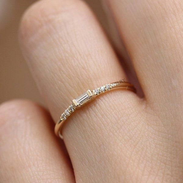 14k Gold Dünner Verlobungsring mit Baguette Diamant, Schlichter weißer Diamant Verlobungsring, Eleganter zierlicher Stapelring