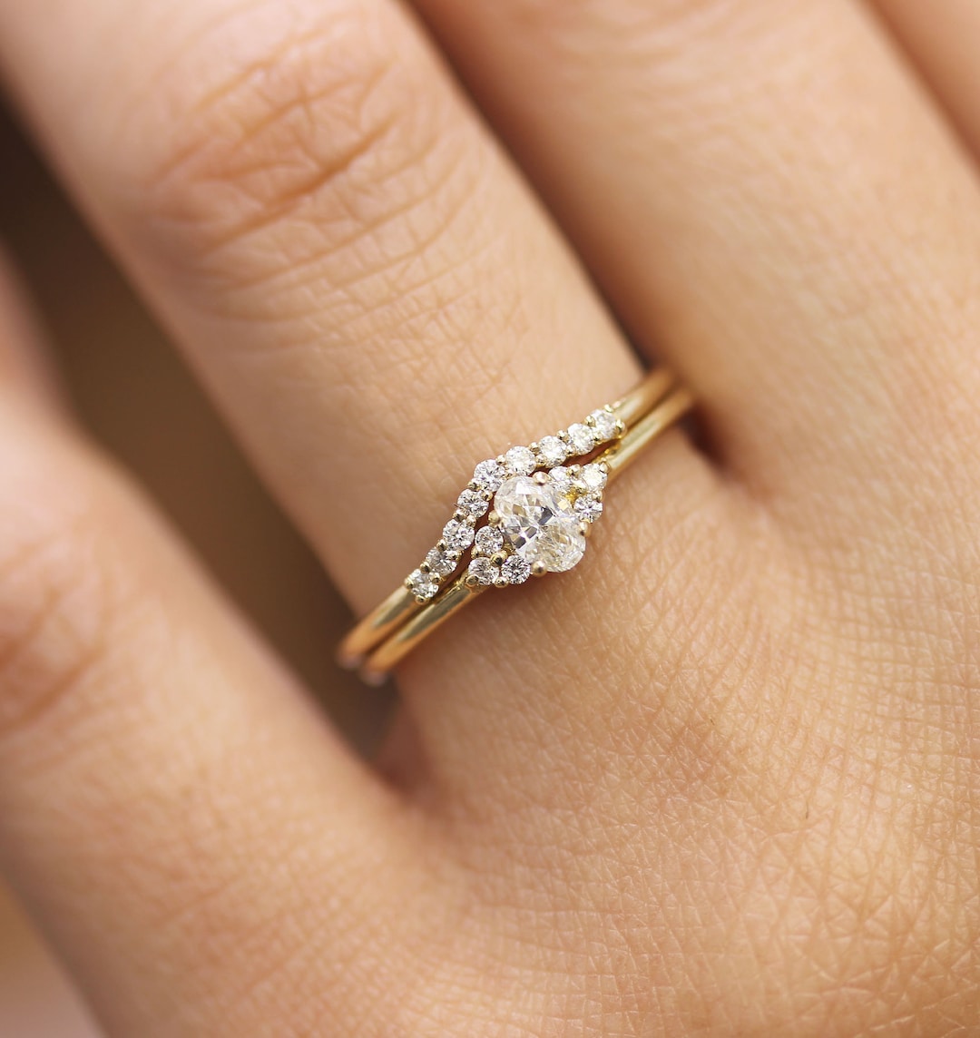 Oval Diamond Wedding Ring Set, Curved Diamond Wedding Band, Round Brillant Diamond Wedding Set