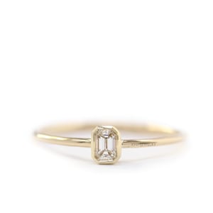 Anillo de diamantes de talla esmeralda de 0,33 ct con certificación GIA y engaste de bisel en oro de 14 k