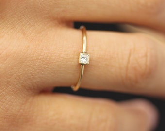 Princess Cut Diamond Bezel Engagement Ring In 14k Solid Gold,Thin Band Dainty Simple Engagement Ring,Stacking Gold Ring