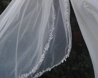 Beautiful Soft Bridal Veil, 1 Tier Wedding Veil with Leaf Detailed Edging, Cathedral, Fingertip Length, White or Ivory