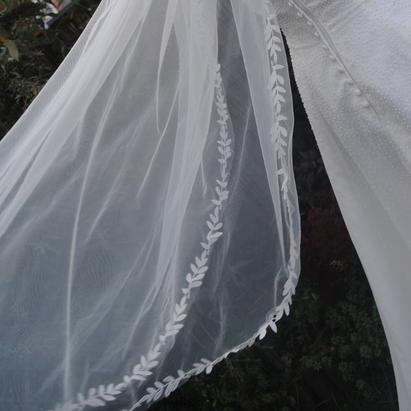 Beautiful Soft Bridal Veil, 1 Tier Wedding Veil with Leaf Detailed Edging, Cathedral, Fingertip Length, White or Ivory