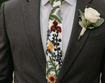 Cravatta da uomo ricamata con fiori selvatici: cravatta floreale per matrimonio