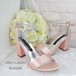 Blush Rosa Blockabsatz Hochzeit Sandalen Braut Heels Schuhe Riemchen Brautjungfer Henne Do Verlobungsfeier Satin Vegan individuell handgefertigter Schuh