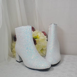 Botas de novia con tacón de bloque y purpurina: zapatos de boda blancos brillantes para invierno imagen 5