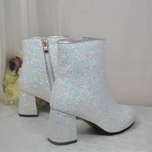 Botas de novia con tacón de bloque y purpurina: zapatos de boda blancos brillantes para invierno imagen 11