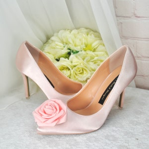 Brautsandel in rosa mit Blumenrosen, Hochzeitsschuhe mit Blumenmuster in rosa, Brautschuh, Brautjungfer Geschenk für sie