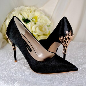 BLACK/GOLD LEAF STRAPS HEELS
