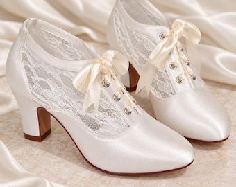 Botas de novia con tacón de bloque: botines victorianos vintage de satén y encaje