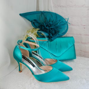 Bolsa clutch deslumbrante de cetim azul-petróleo com chapéu fascinator, conjunto de noiva combinando, bolsa hatinator, sapatos para convidada do casamento, mãe da noiva e noivo