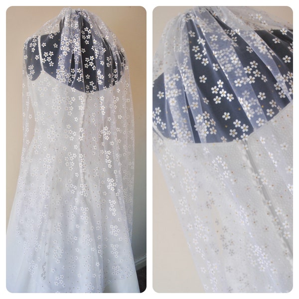 Unique Daisy Bridal Veil, Small White Mini Flower Wedding Veil