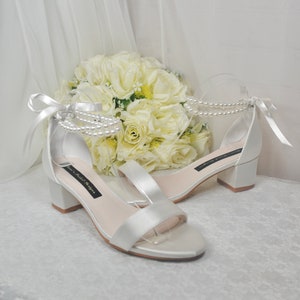 Scarpe da sposa con cinturino alla caviglia in perle, scarpe da sposa, giorno delle nozze, scarpe color avorio, futura sposa, scarpe per occasioni speciali