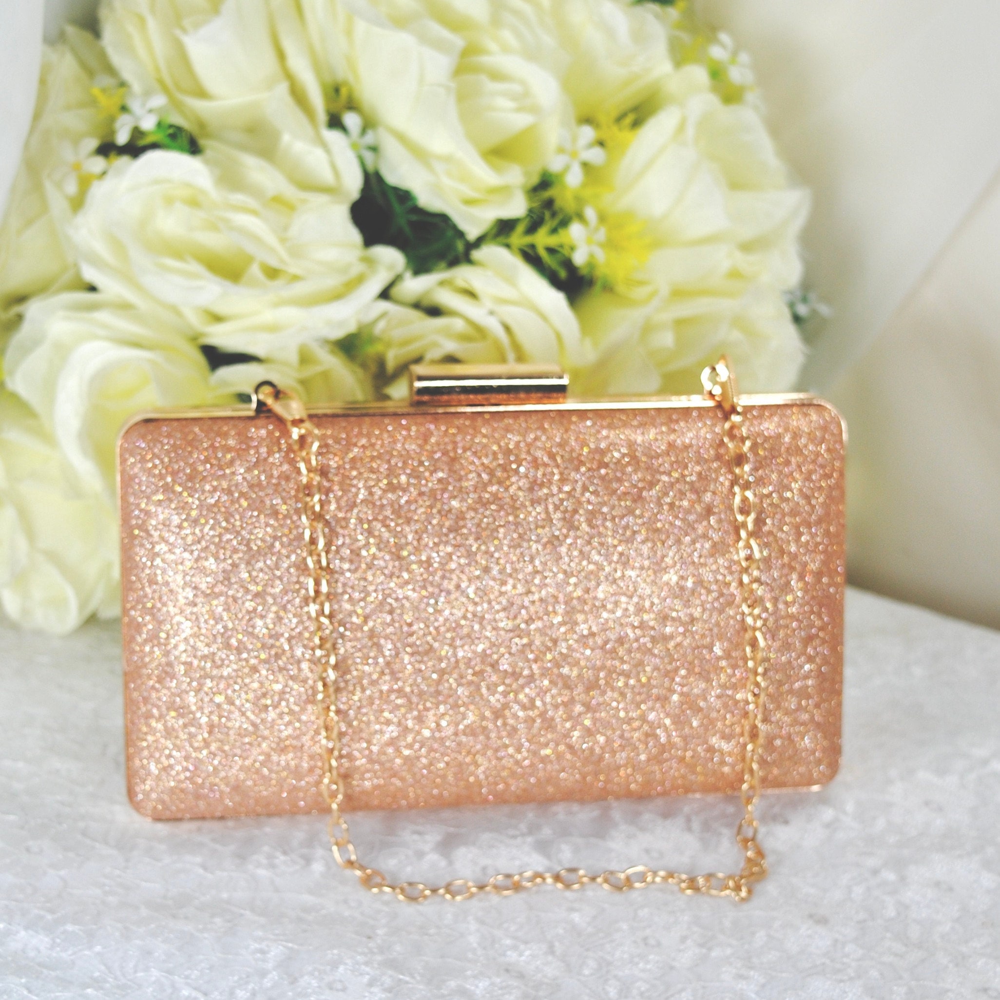 Forever21 Glitter Clutch Bag ($18) ❤ liked on Polyvore featuring bags,  handbags, clutches, rose gold, forever 21 purses,… | Glitter clutch bag,  Bags, Handbag straps