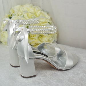 Scarpe da sposa con cinturino alla caviglia in perle, scarpe da sposa, giorno delle nozze, scarpe color avorio, futura sposa, scarpe per occasioni speciali