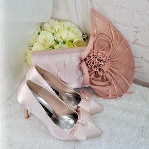Pochette en satin rose poudré avec talons, pochette bibi, ensemble nuptiale assorti, sac à main hatinator, chaussures pour invitée de mariage, mère du marié