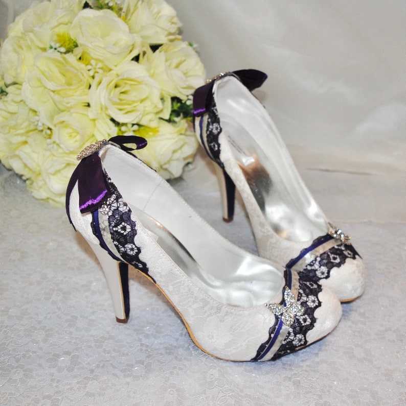 Spitzen-Hochzeitsschuhe, mit Schmetterlingen verzierte Brautschuhe, Hochzeits-Absätze, Damen-Hochzeitsschuh, individueller Schuh, Brautjungfernschuhe, Schuhe für die Braut Bild 1