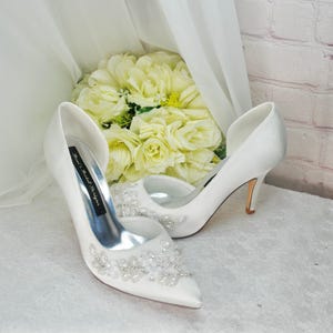Elegant Ivory Wedding Heels, Floral Beaded Satin Heels, Bridal Shoes for Bride, Evening Party Engagement