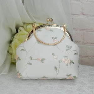 Vintage Style bestickte Handtasche Blumenstickerei mit Goldrand Zierspange Tasche Clutch Clutch atemberaubende UK handgefertigt Accessoire Hochzeit Braut
