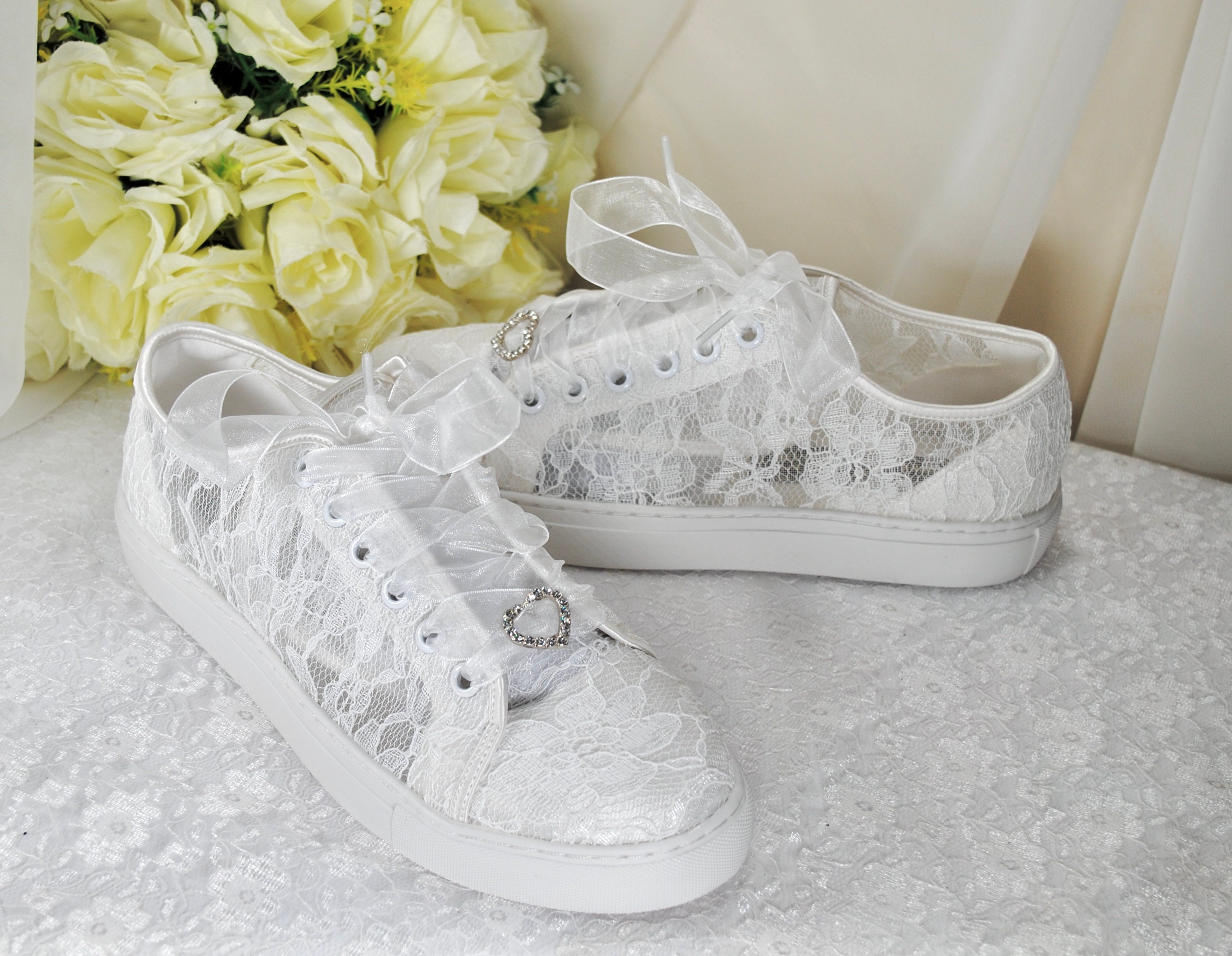 White cheap lace shoes