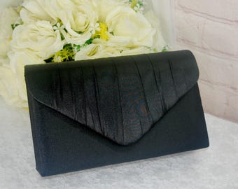 Elegante bolso de mano de satén negro: bolso de boda hecho a mano con correa de cadena