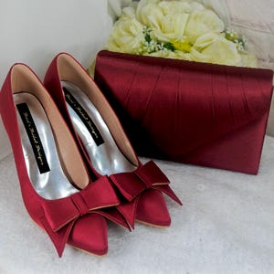 Atemberaubende weinrote Satin Heels Clutch Bag, Passendes Braut Set, Geldbörse Schuhe für Hochzeitsgast Mutter des Braut Bräutigam