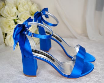 Sandalias de novia de satén azul: zapatos de novia de tacón cuadrado con lazo