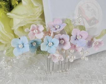 Porslinsblommande brudhårkam: Vårfärgade pärlor i bröllopshåraccessoar