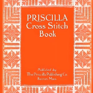 Puede incluir: Una cubierta de libro naranja con un borde blanco y un patrón blanco. El título es "PRISCILLA Cross Stitch Book" y el editor es "The Priscilla Publishing Co. Boston, Mass."