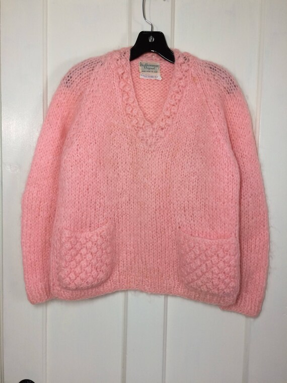 1960/'s pastel salmon pink mohair wool pullover v-neck fuzzy sweater with pockets size small slouchy oversized hand made in Italy Blairmoor