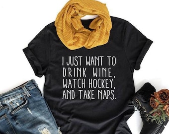 Eu apenas quero beber vinho, assistir ao hóquei e tomar sestas camiseta de &lt;br&gt; Entrega Rápida? Mamã do hóquei camiseta de &lt;br&gt; Entrega Rápida? T da vida da mamã | Camisa do hóquei | Camiseta para beber