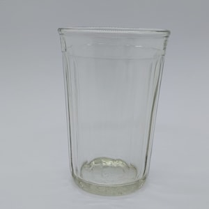 Bicchiere sfaccettato per vodka o acqua, Soviet Granyonyi 250 ml / 8 oz, adatto ai portabicchieri da tè.