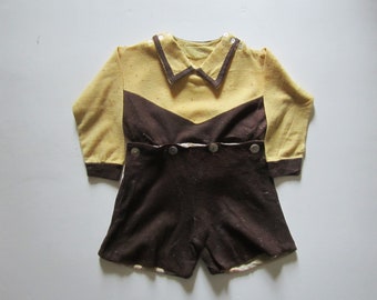 Bluza chłopięca z lat 30. XX wieku z guzikami na szortach – brązowo-żółta, dziecięca, z kołnierzykiem, długim rękawem, zapinana na guziki, z kieszeniami
