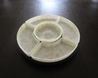 Zestaw do serwowania przekąsek Vintage MCM Hazel Atlas Milk Glass Spinning Lazy Susan z obrotowymi tackami i sznurkiem do spaghetti o smaku maślanym - 6 szt.